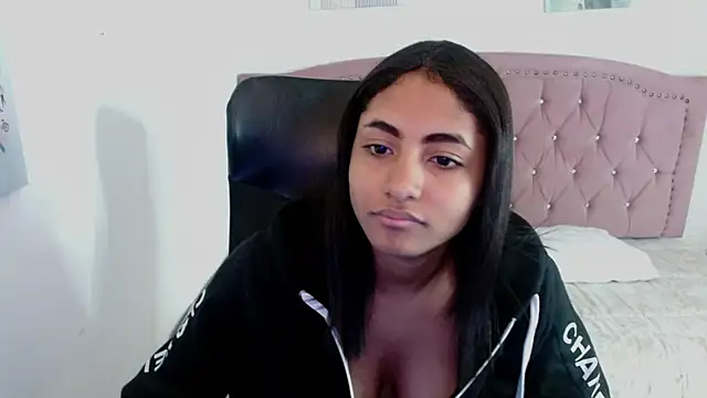 Snapshot of shaneelle chatting on October 2025 03:15:02 AM shaneelle online show from October 2025 03:15:02 AM