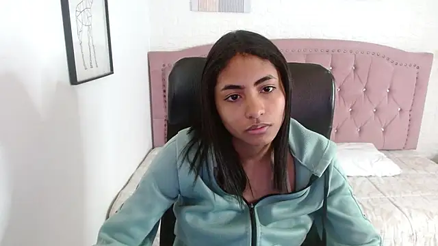 Snapshot of shaneelle chatting on October 2025 03:17:01 AM shaneelle online show from October 2025 03:17:01 AM