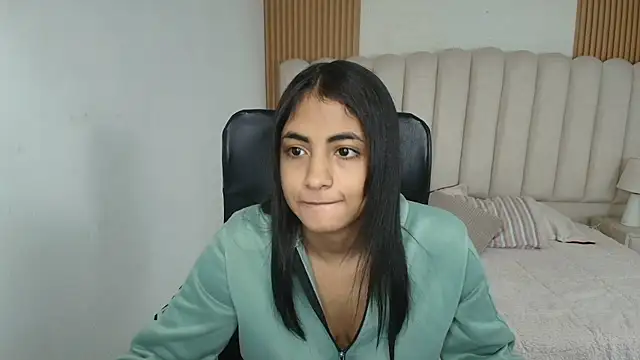 shaneelle online show from April 2026 03:12:01 AM