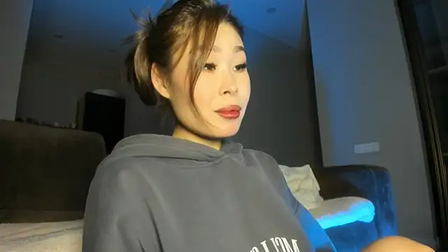 Yukisans online show from February 2025 01:44:01 PM