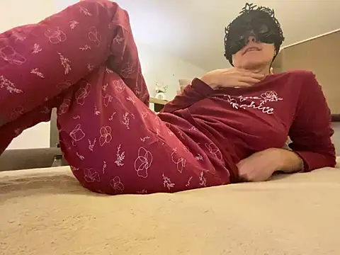 Snapshot of Marilou1983 chatting on February 2026 09:55:01 PM Marilou1983 online show from February 2026 09:55:01 PM