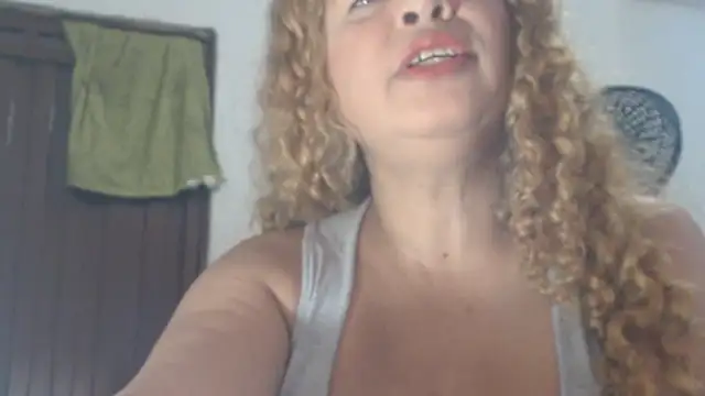 Snapshot of BustyAmanda chatting on July 2026 12:44:01 PM BustyAmanda online show from July 2026 12:44:01 PM