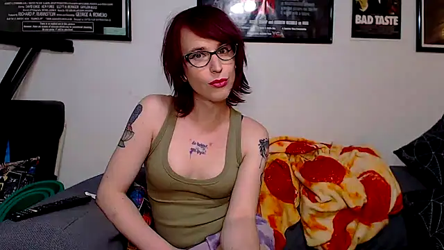 Snapshot of RyffBurnz chatting on April 2026 01:15:01 AM RyffBurnz online show from April 2026 01:15:01 AM