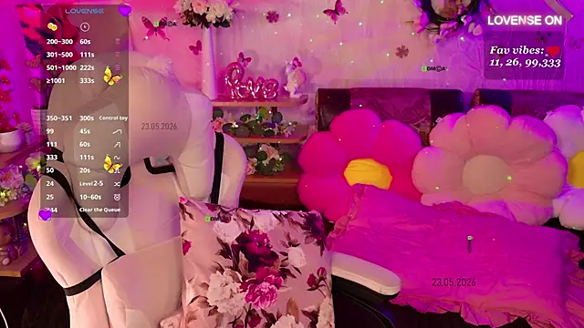 Snapshot of Miss_SweetPeach chatting on May 2026 08:24:02 PM Miss SweetPeach online show from May 2026 08:24:02 PM