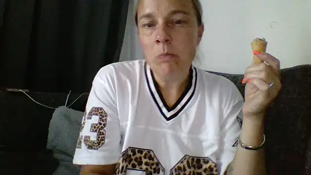 Snapshot of scrummymummy2 chatting on July 2026 07:05:02 PM scrummymummy2 online show from July 2026 07:05:02 PM