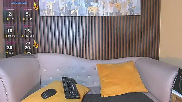 Nahiajhonson  online show from September 2025 01:01:01 PM