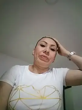 coral smitth online show from October 2025 06:40:02 PM