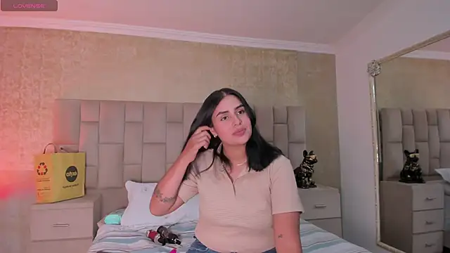 Snapshot of EmmaTorres_ chatting on January 2025 08:55:01 PM EmmaTorres  online show from January 2025 08:55:01 PM