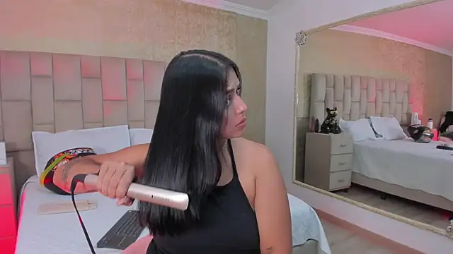 Snapshot of EmmaTorres_ chatting on March 2025 08:43:02 PM EmmaTorres  online show from March 2025 08:43:02 PM