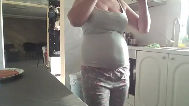 Snapshot of milfmomxx chatting on February 2025 10:48:02 AM milfmomxx online show from February 2025 10:48:02 AM