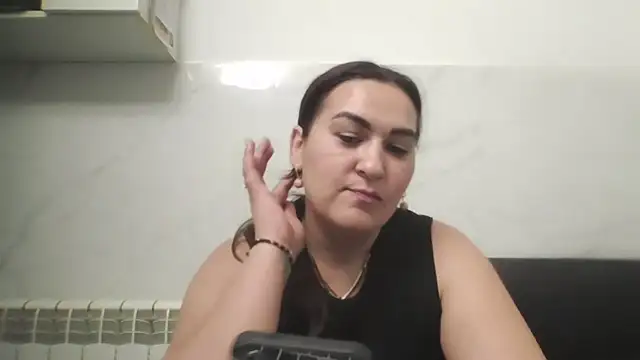 Snapshot of milfmomxx chatting on September 2025 09:35:02 AM milfmomxx online show from September 2025 09:35:02 AM