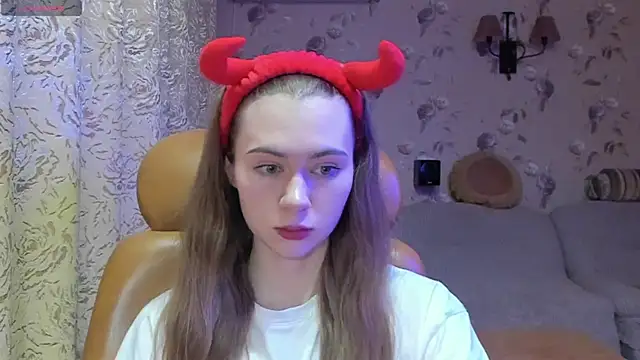 Snapshot of MadeleineWiliams chatting on January 2025 04:38:02 AM MadeleineWiliams online show from January 2025 04:38:02 AM