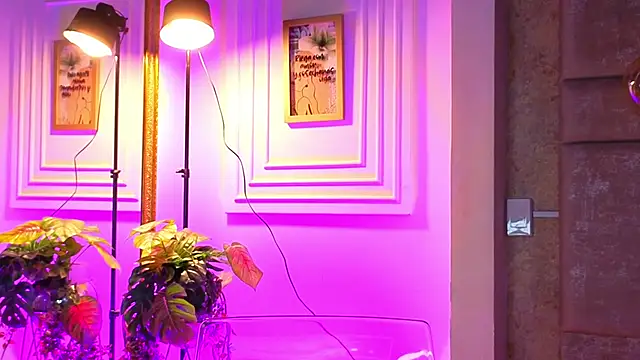 Snapshot of AlessiaLondon chatting on February 2026 10:26:02 AM AlessiaLondon online show from February 2026 10:26:02 AM