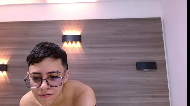 Snapshot of Cutie_Shy_ chatting on March 2025 04:57:02 PM Cutie Shy online show from March 2025 04:57:02 PM