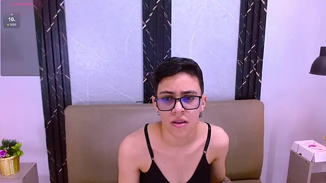 Snapshot of Cutie_Shy_ chatting on October 2025 07:25:02 PM Cutie Shy online show from October 2025 07:25:02 PM