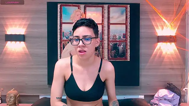 Snapshot of Cutie_Shy_ chatting on October 2025 12:06:01 PM Cutie Shy online show from October 2025 12:06:01 PM