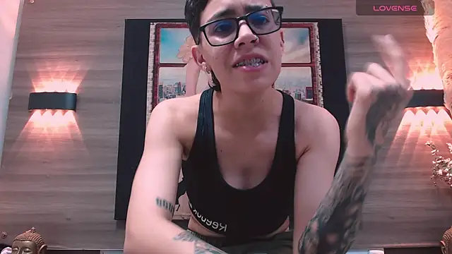 Cutie Shy  online show from November 2025 04:22:01 PM