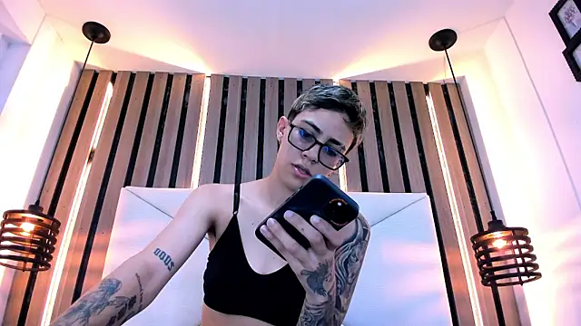 Cutie Shy  online show from February 2026 05:52:01 PM