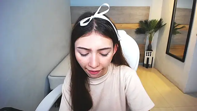 liseth fox online show from December 2024 08:12:02 PM