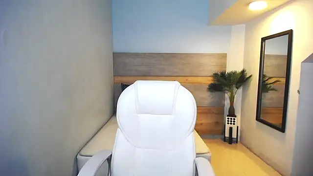 liseth fox online show from December 2024 07:40:02 PM