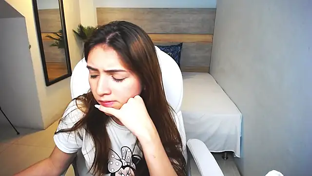 liseth fox online show from December 2024 10:11:02 PM