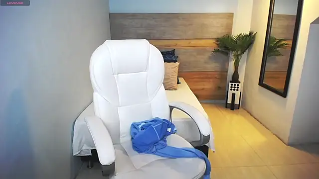 liseth fox online show from February 2025 06:22:02 PM