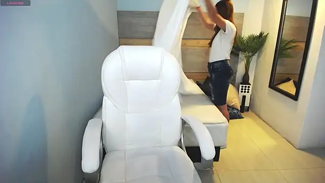 liseth fox online show from February 2025 07:58:01 PM