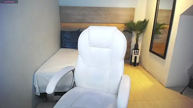 liseth fox online show from March 2025 11:28:02 PM