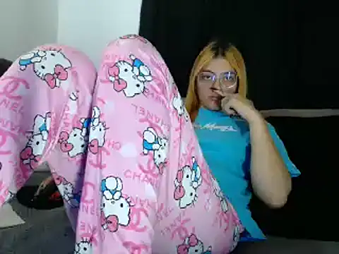 lessliee22  online show from March 2025 02:26:02 AM