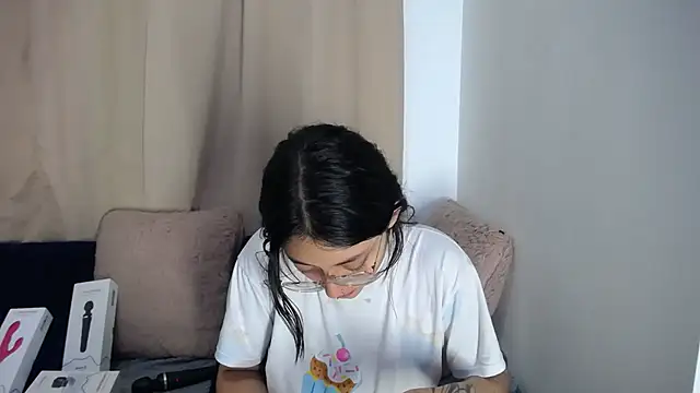 lessliee22  online show from April 2026 08:15:02 AM