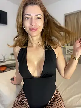 Snapshot of AdeleLovely chatting on June 2026 04:39:02 AM AdeleLovely online show from June 2026 04:39:02 AM