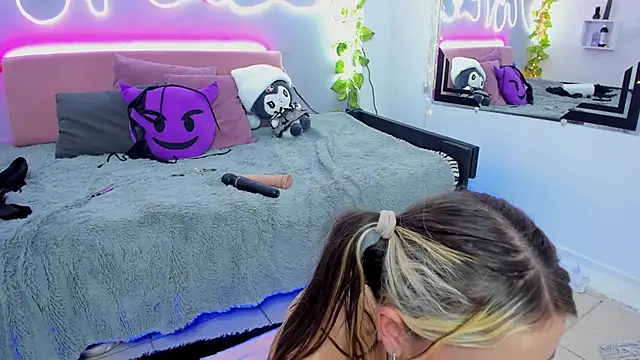 YouliteSllut2 online show from December 2024 07:11:02 AM