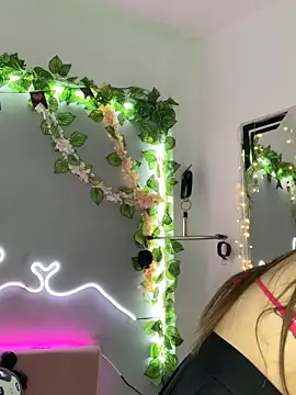 YouliteSllut2 online show from February 2025 07:56:02 PM