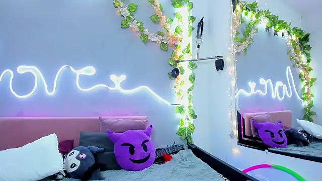 YouliteSllut2 online show from March 2025 07:04:02 AM