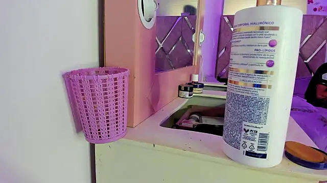 parejacaliente20154 online show from March 2026 06:00:01 PM