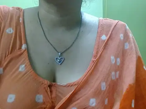 Snapshot of LOVERIAKOL chatting on April 2026 03:39:01 PM LOVERIAKOL online show from April 2026 03:39:01 PM