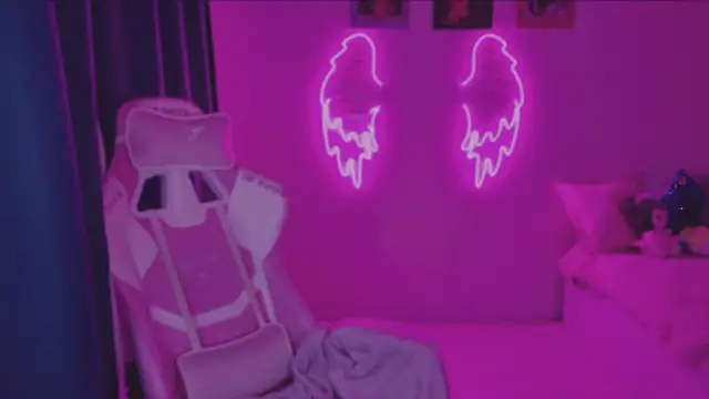 Snapshot of Elsie_Ginger chatting on December 2024 09:31:02 PM Elsie Ginger online show from December 2024 09:31:02 PM