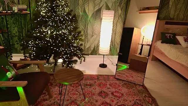 Snapshot of Elsie_Ginger chatting on December 2024 02:12:01 AM Elsie Ginger online show from December 2024 02:12:01 AM