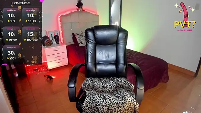 vampirellaa crazy  online show from December 2024 01:47:02 AM