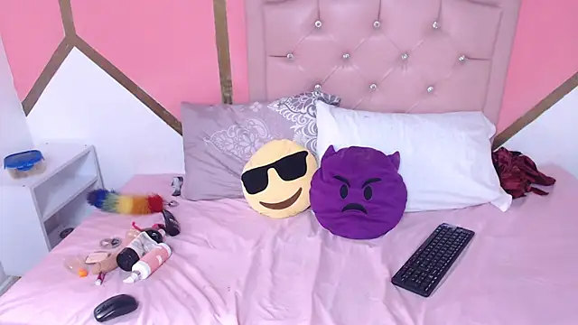 Madeline Woods online show from February 2025 06:55:01 PM