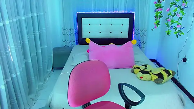 TaylorMon online show from April 2026 08:23:01 PM