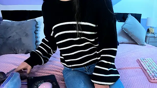 Julieta Cortes   online show from February 2025 11:46:01 AM