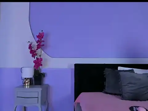 Julieta Cortes   online show from December 2025 12:25:01 PM