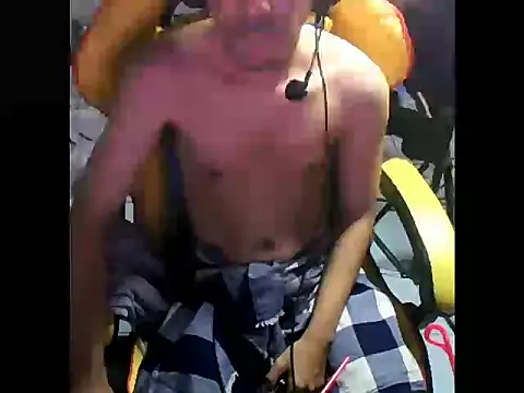 Snapshot of cloudyth1994 chatting on December 2024 09:56:02 PM cloudyth1994 online show from December 2024 09:56:02 PM