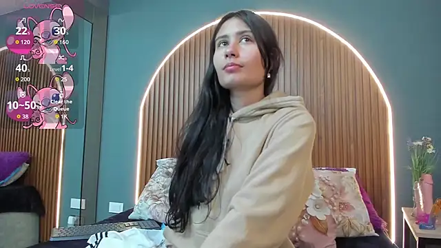 NayeCloud online show from September 2025 03:28:01 AM