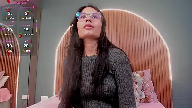 NayeCloud online show from November 2025 03:34:01 AM