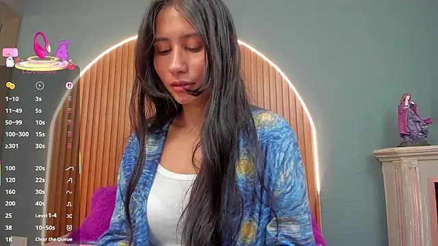 NayeCloud online show from January 2026 10:33:02 PM