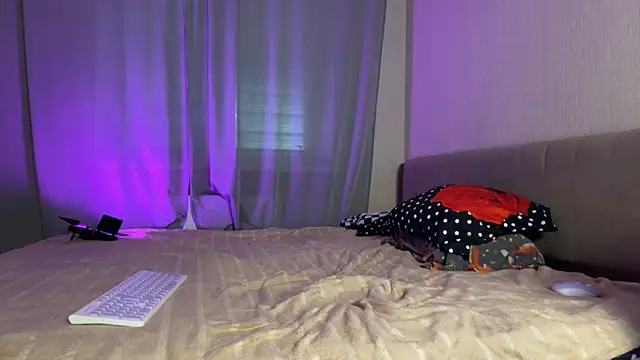 weshycouple online show from November 2025 07:24:01 PM