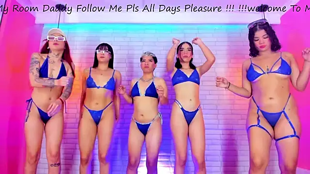 Snapshot of GIRLS_DIRTY_XTREME chatting on January 2025 04:00:02 PM GIRLS DIRTY XTREME online show from January 2025 04:00:02 PM