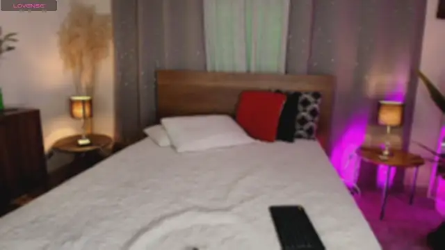 Isaa Coleman  online show from December 2025 07:55:01 PM